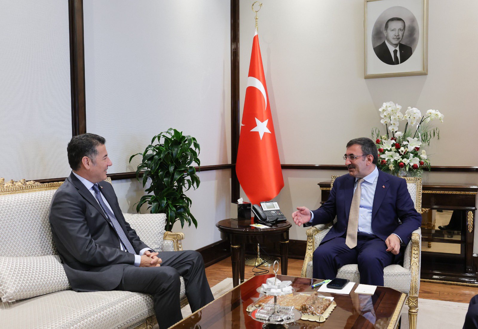 Türkiyə vitse-prezidenti Sinan Oğanı qəbul etdi - FOTO