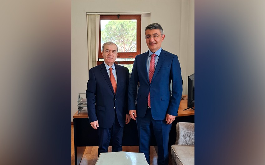 Azərbaycan səfiri Prezidentin müşaviri ilə görüşdü