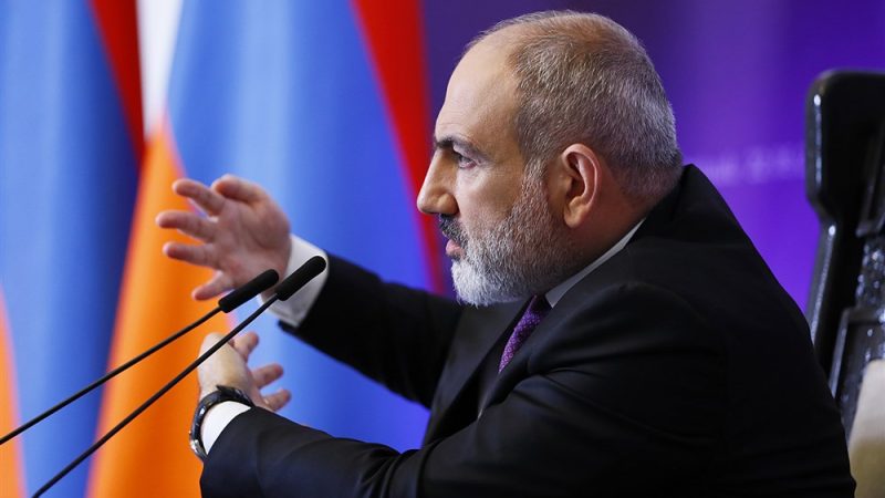 Paşinyan süni zəkadan DANIŞDI: Cəlbedicidir...