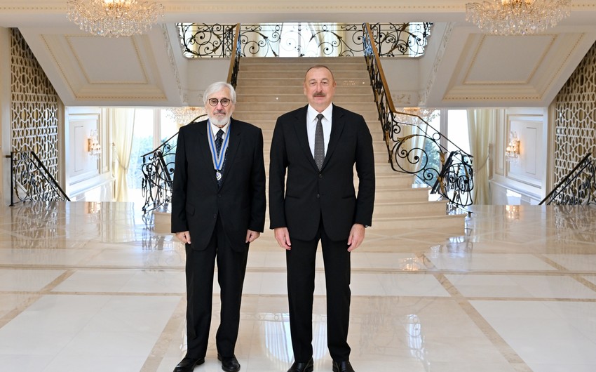 Prezident Xalq artistinə “İstiqlal” ordenini təqdim etdi - FOTO