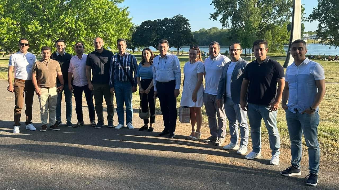 Rektor Almaniyada çalışan azərbaycanlı həkimlərlə görüşüb
