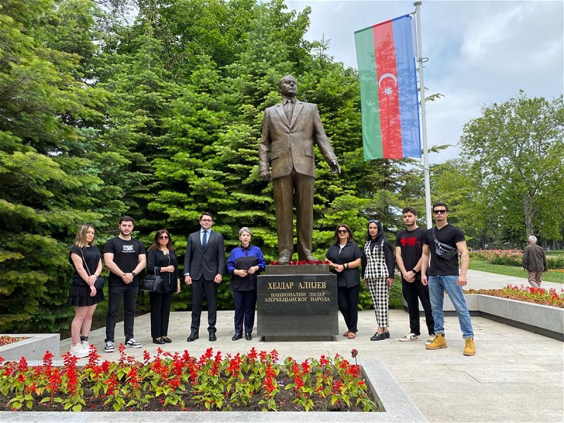 ADU əməkdaşları Belqradda Heydər Əliyevin anım tədbirində