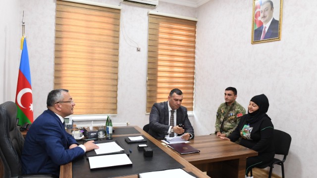 Rövşən Rzayev vətəndaşları qəbul etdi - FOTOLAR