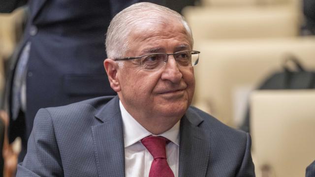 Yaşar Güler fransalı həmkarı ilə danışıqlar apardı 