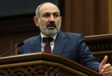 Paşinyan Ermənistan gerbini tənqid etdi 