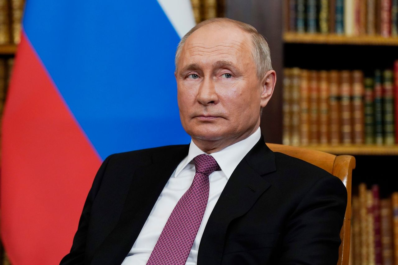 Putin BƏƏ prezidenti ilə görüşdü