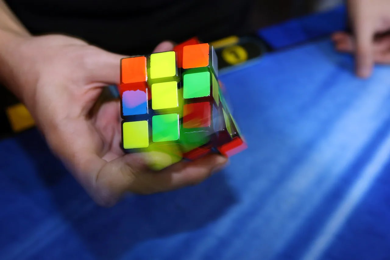 Rubik kubunda yeni rekord - Cəmi 3.13 saniyə (VİDEO)