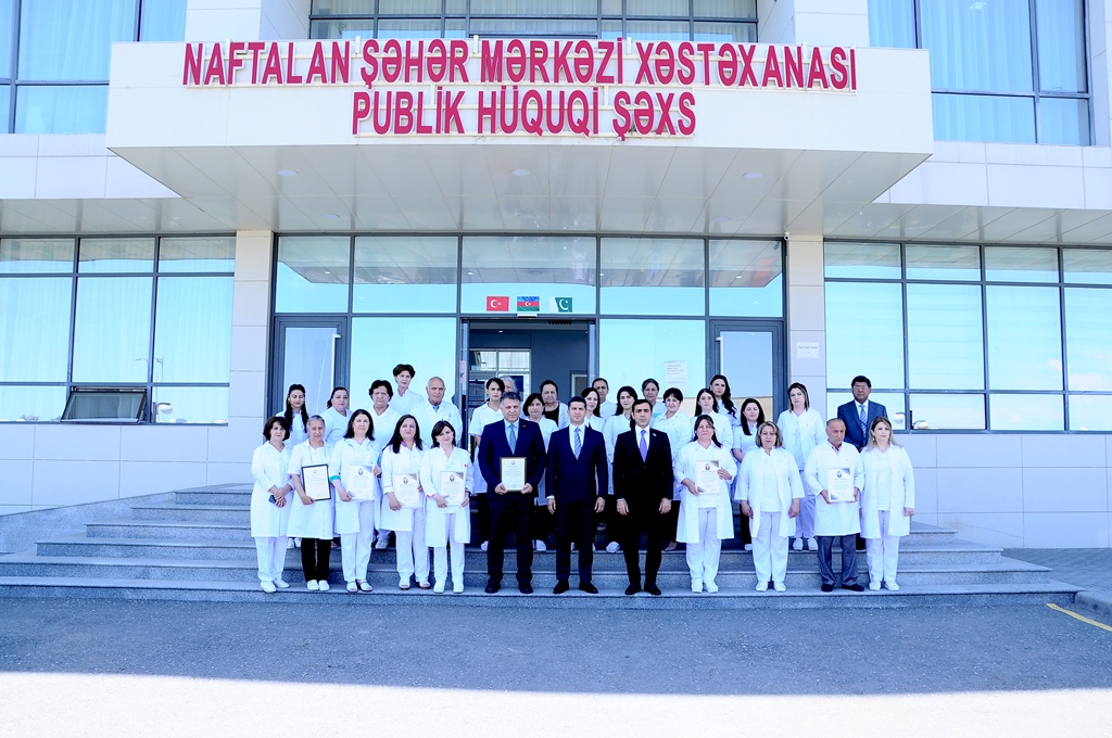 İcra başçısı tibb işçilərini təbrik etdi - FOTOLAR