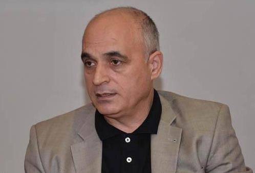 Məşhur iqtisadçı AXCP-dən istefa verdi