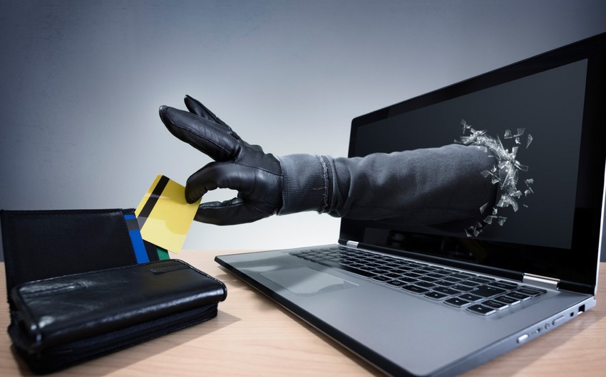 Qadının bank hesabından 2000 manat oğurlandı