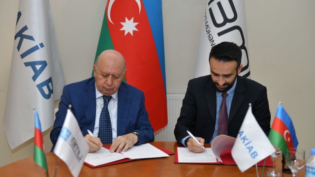 BMU ilə AKİAB arasında memorandum imzalanıb
