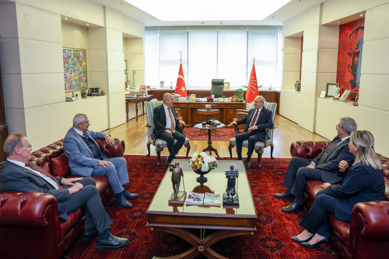 Özdağ Kılıçdaroğlunun qəbuluna gəldi