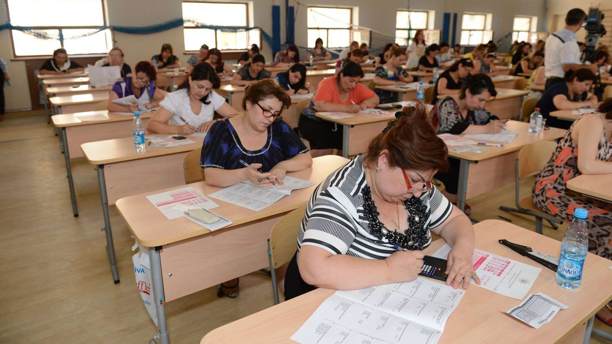 Yaşlı müəllimlərlə bağlı ZİDDİYYƏT – Əvvəl istəmirdilər, indi imtahan tələb edirlər