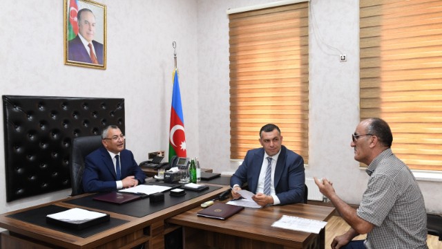 Rövşən Rzayev vətəndaşların müraciətlərini dinlədi - FOTOLAR