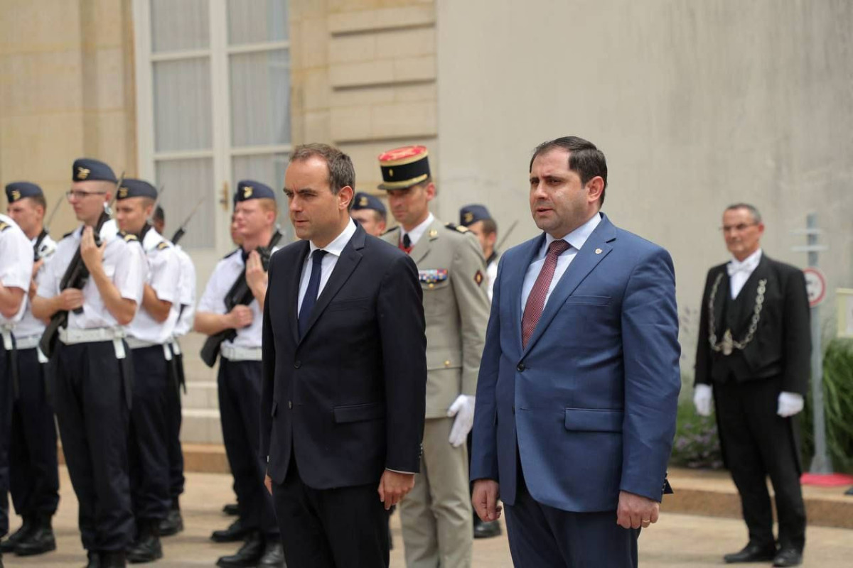 Papikyan fransalı həmkarı ilə regionu müzakirə etdi 