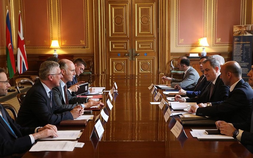 Səfir Ceyhun Bayramovun Britaniya səfərindən YAZDI