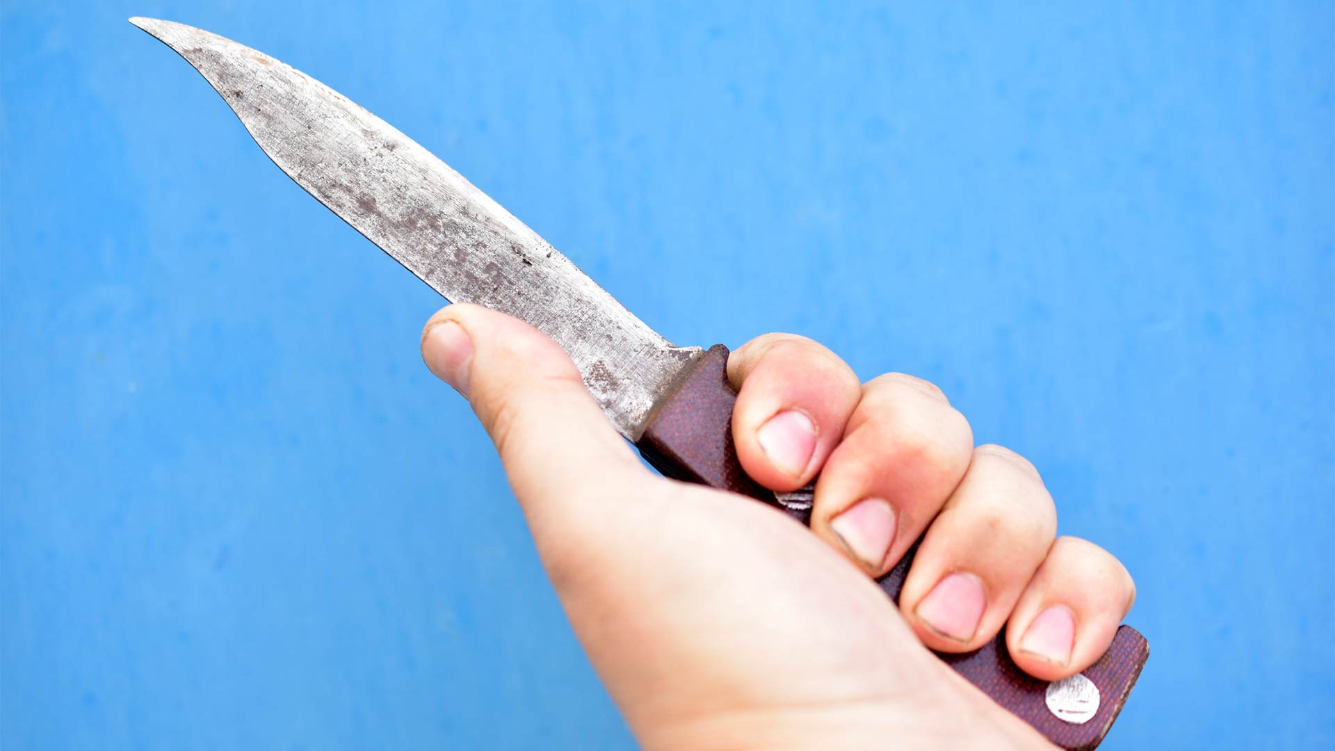 Bakıda ruhi xəstə 11 yaşlı oğlanı bıçaqladı