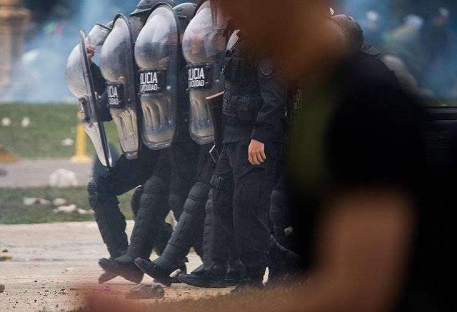 Argentinada qarşıdurma: 100-ə yaxın yaralı var