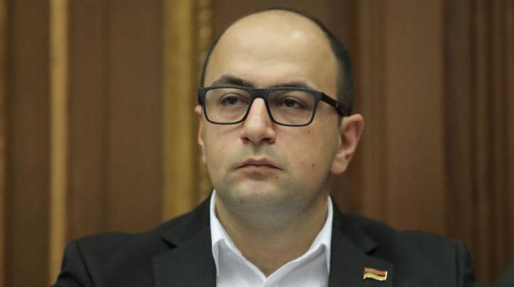 Müxalifət lideri xalqı Paşinyanı devirməyə çağırdı