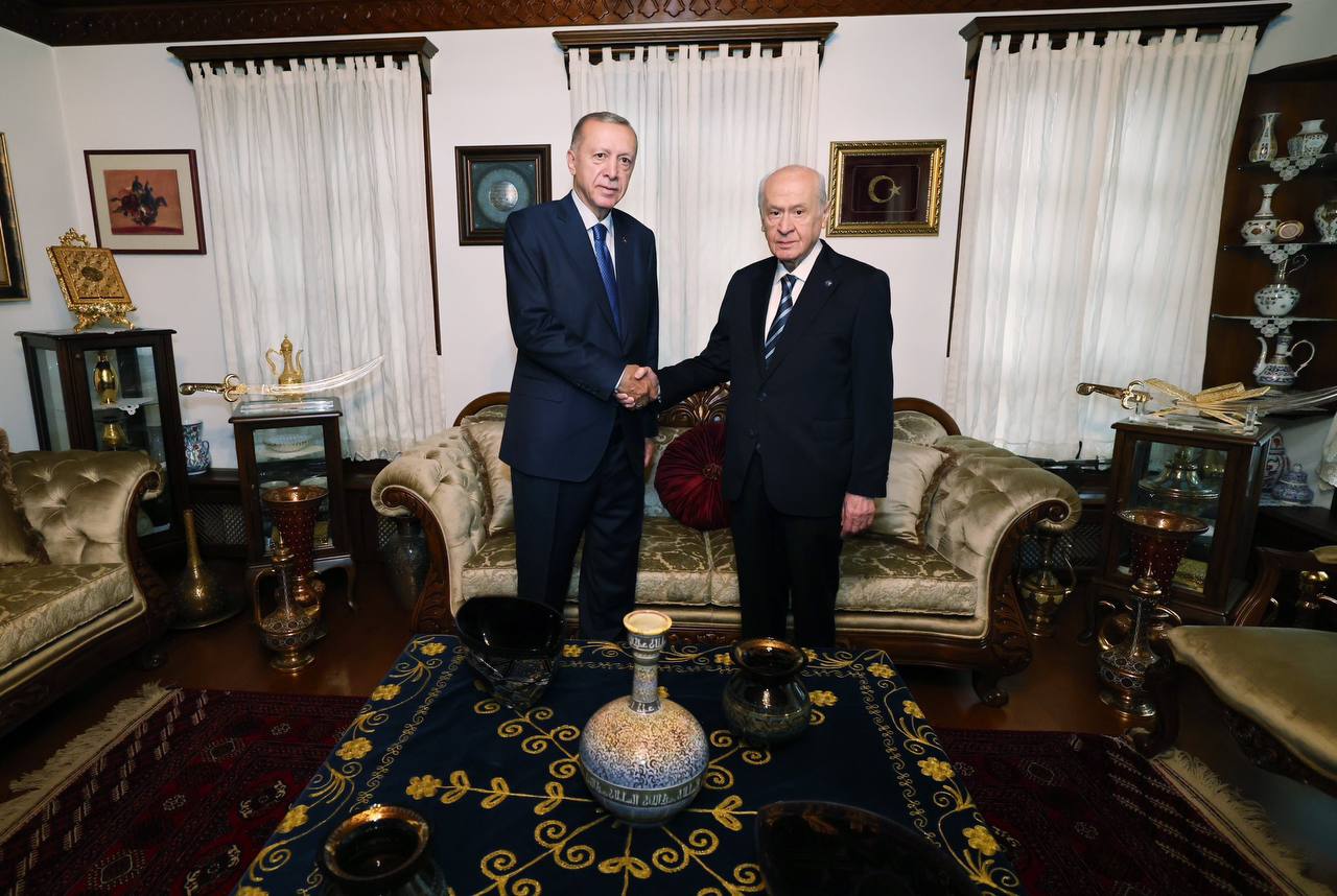 Ərdoğan Bahçeli ilə gündəmi müzakirə etdi