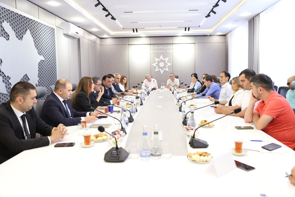 Media nümayəndələri üçün dəyirmi masa keçirilib