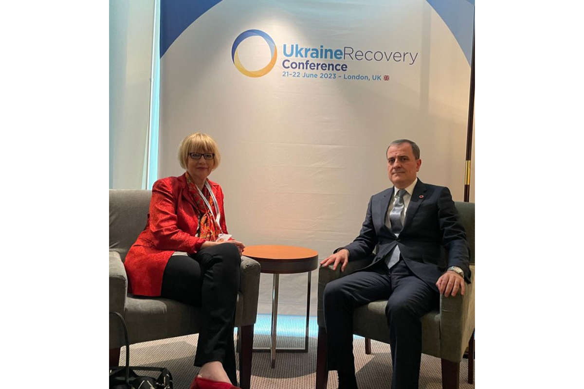 XİN başçısı Helqa Şmitlə görüşdü