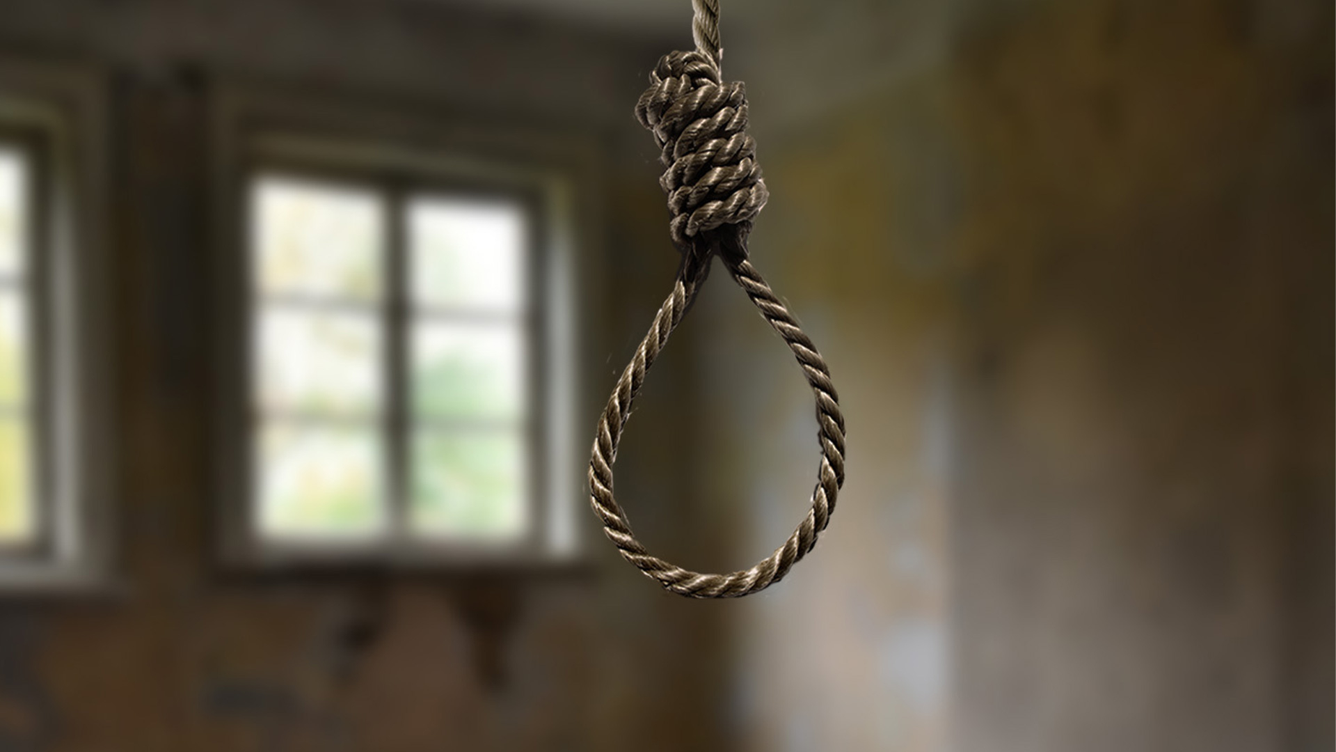 Salyanda qadının asılmış meyiti tapıldı