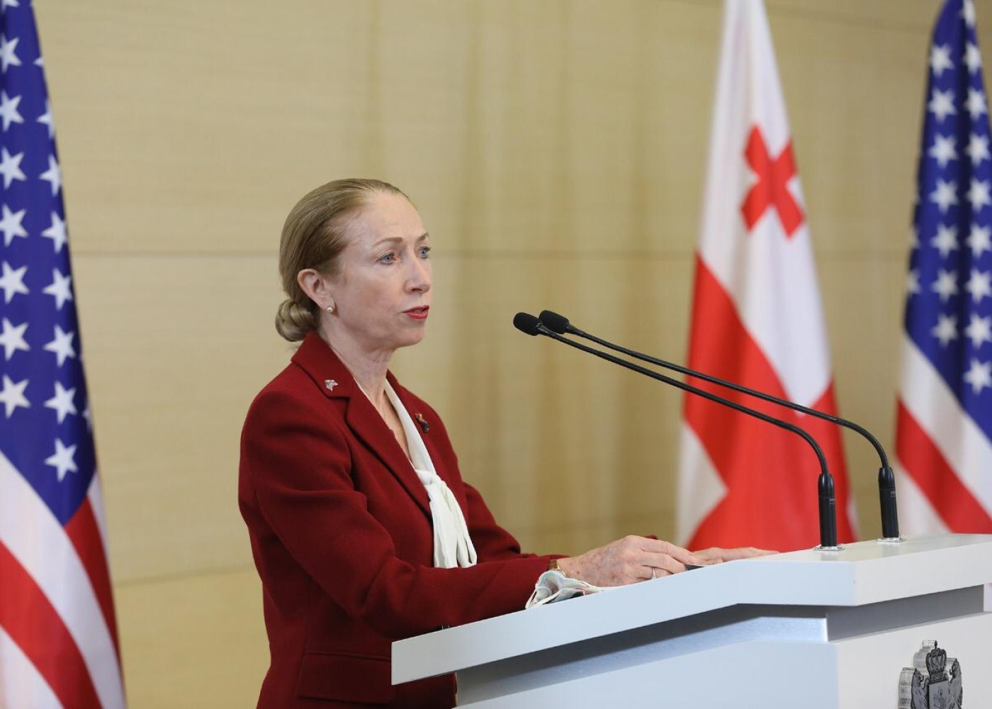 ABŞ səfiri ölkədə inqilab hazırlayır - Deputatdan şok açıqlama