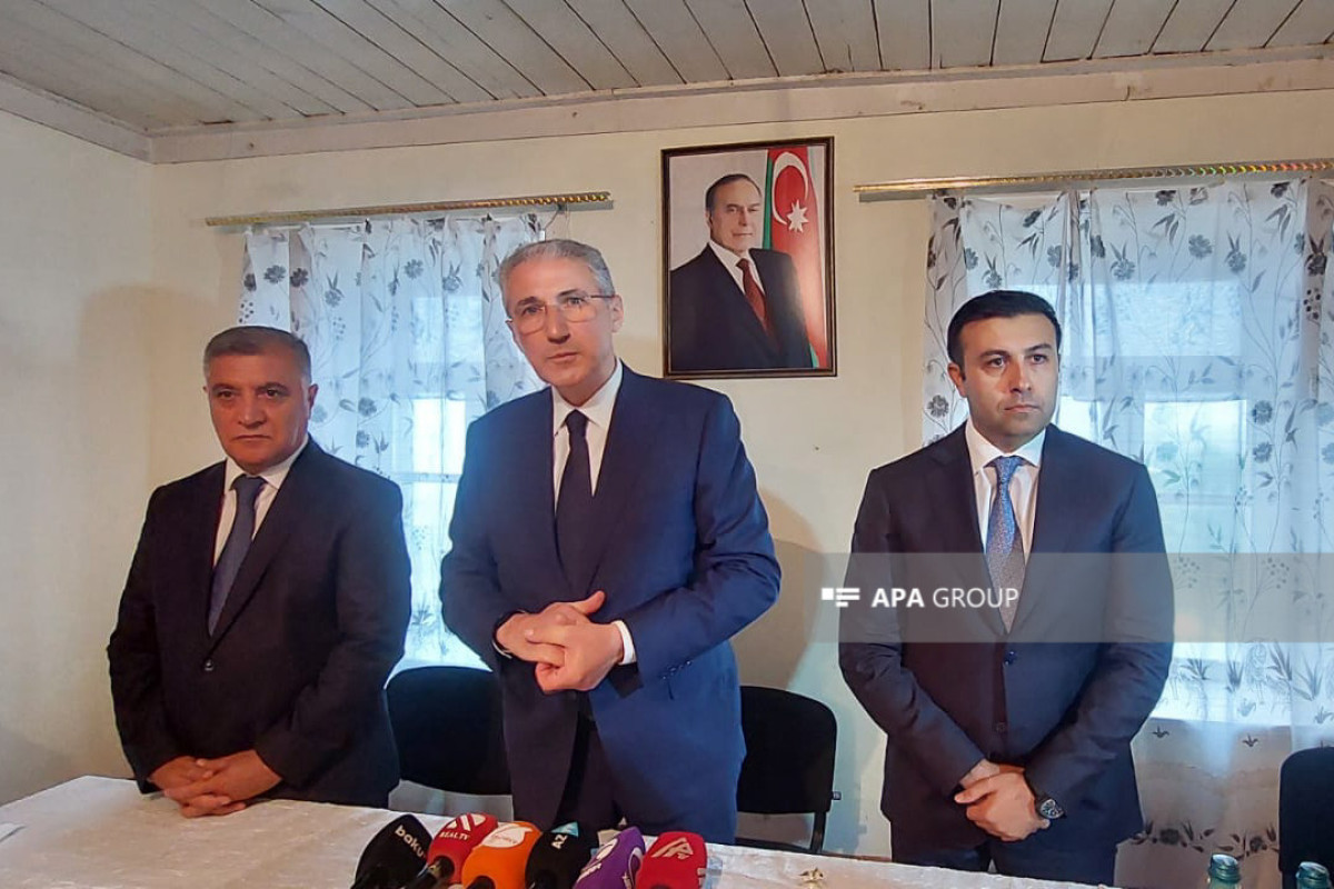 Komissiya üzvləri Söyüdlü sakinləri ilə görüşdülər - YENİLƏNİB (FOTOLAR)