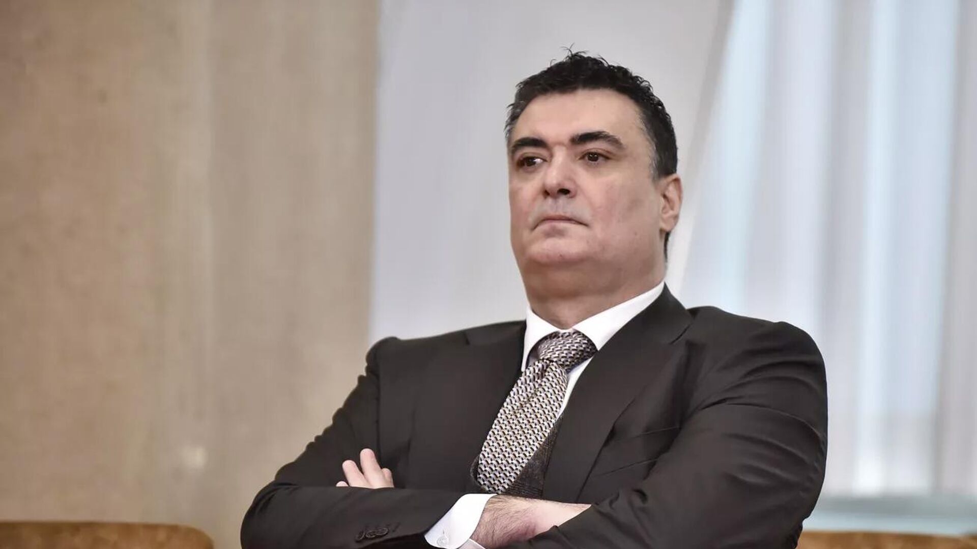 Rusiyaya sanksiya tətbiqinə çağıran nazir istefaya göndərildi