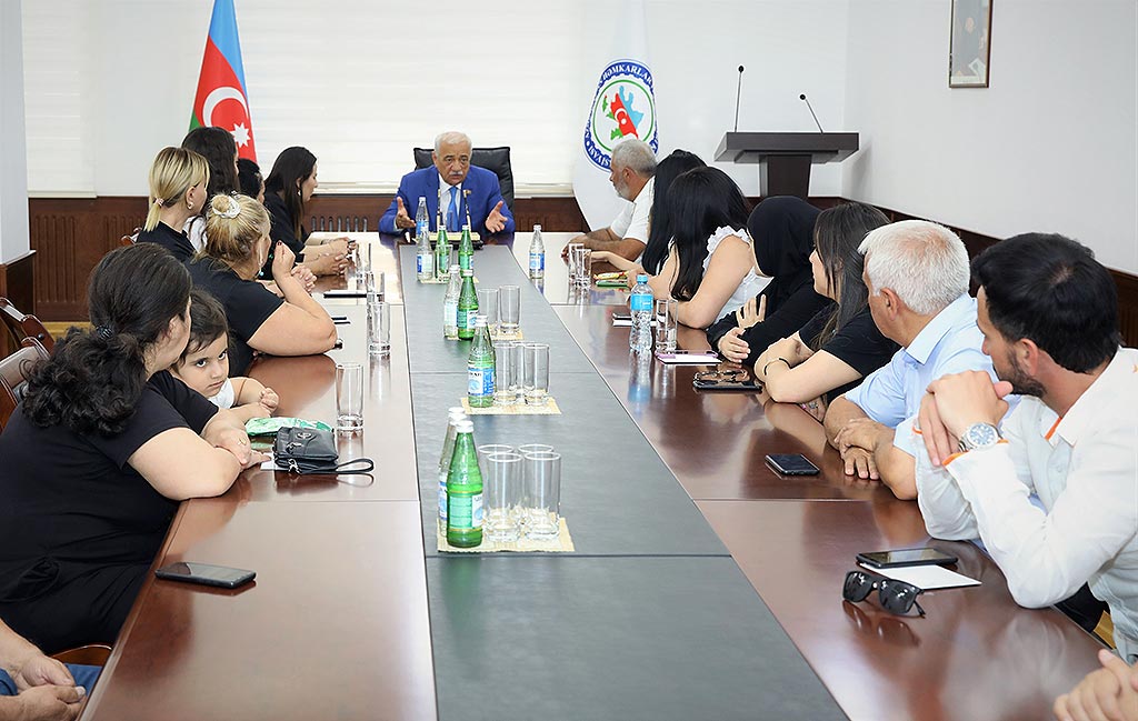 Səttar Möhbalıyev şəhid ailələri ilə görüşüb - FOTOLAR
