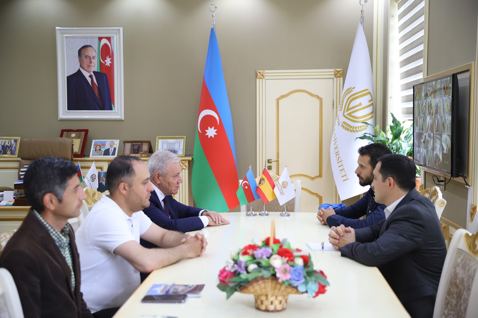 İspaniyalı professor Gəncə Dövlət Universitetində