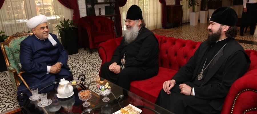 Şeyx Kazan və Tatarıstan Mitropolitini qəbul edib