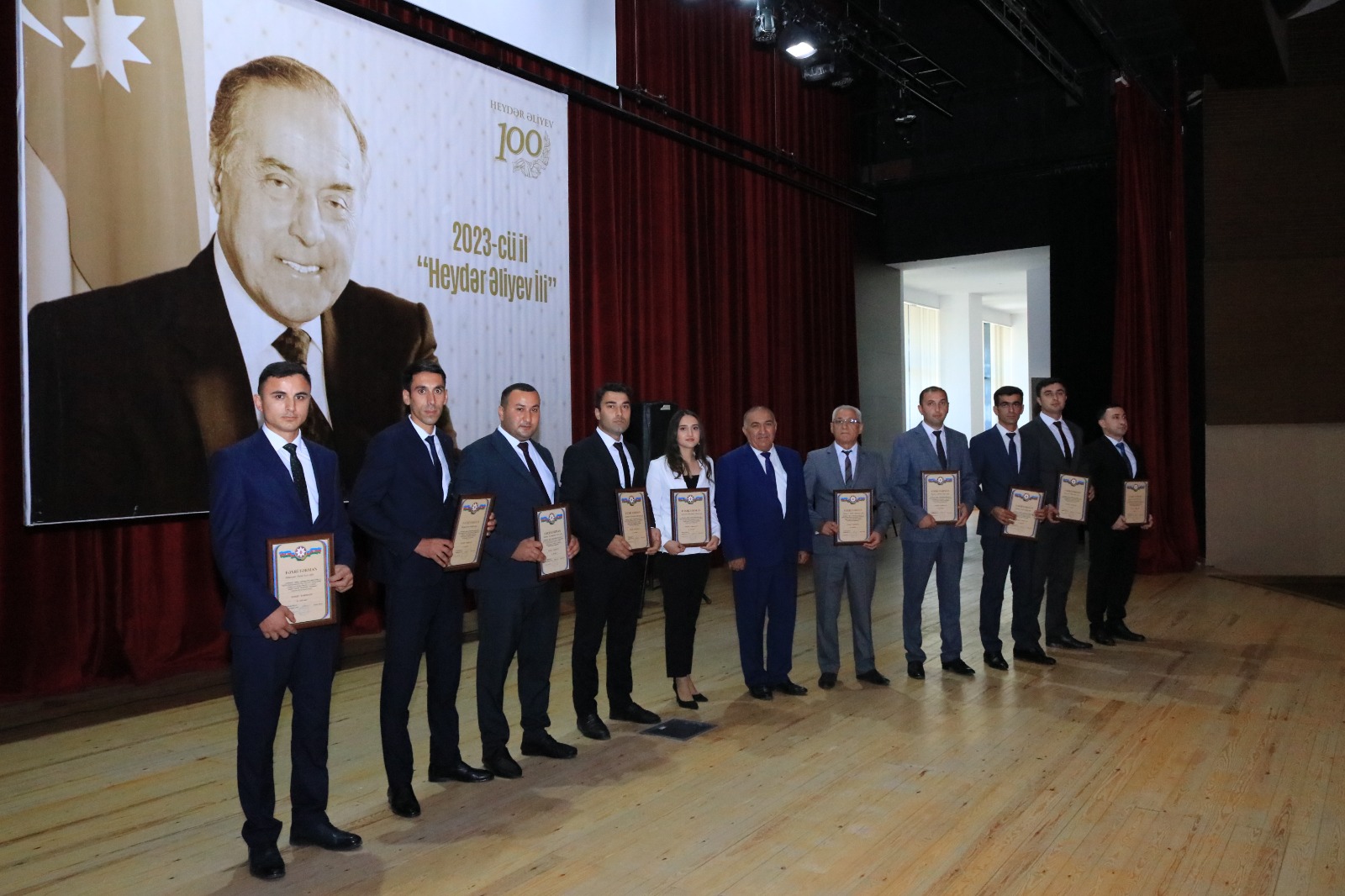 Neftçalanın icra başçısı dövlət qulluqçularını təltif edib - FOTO