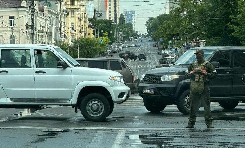 “Vaqnerçi”lər Rostova giriş-çıxışı bağlayıb - FOTO