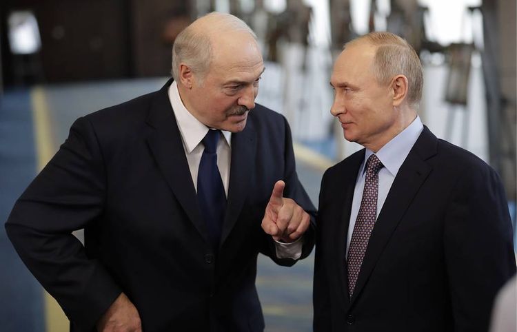 Putin Lukaşenko ilə danışdı - Qiyam müzakirəsi