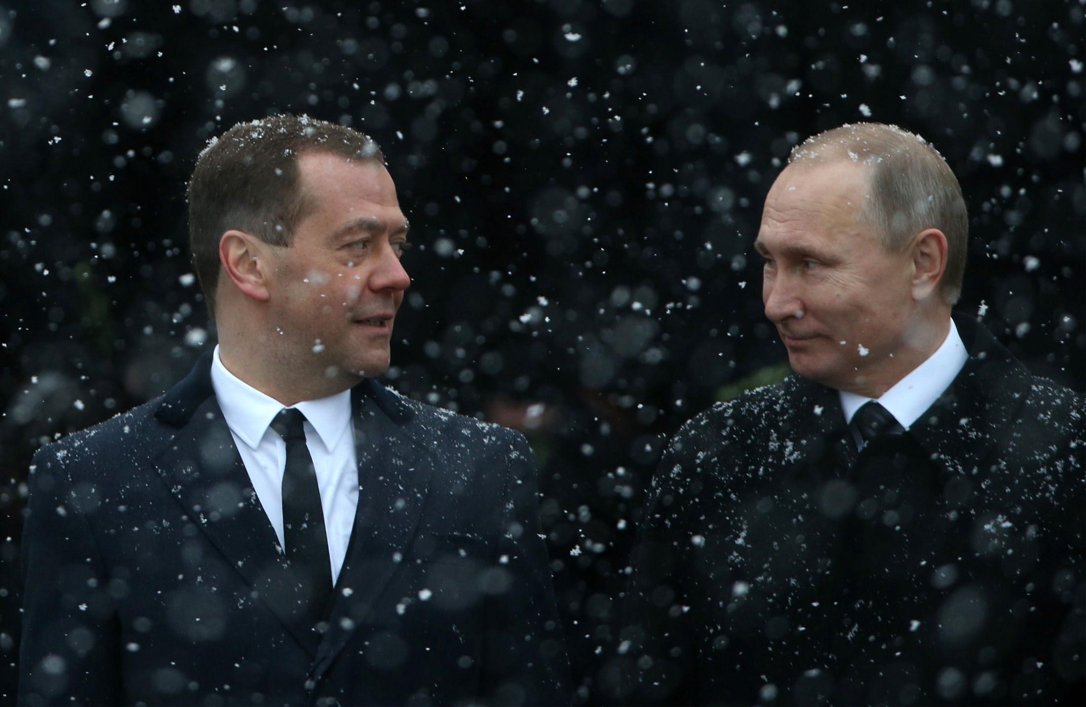 Putinin ətrafında birləşməliyik - Medvedev