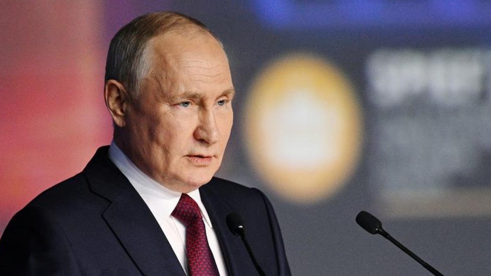 Putin hərbi xidmətlə bağlı qanunu təsdiqlədi