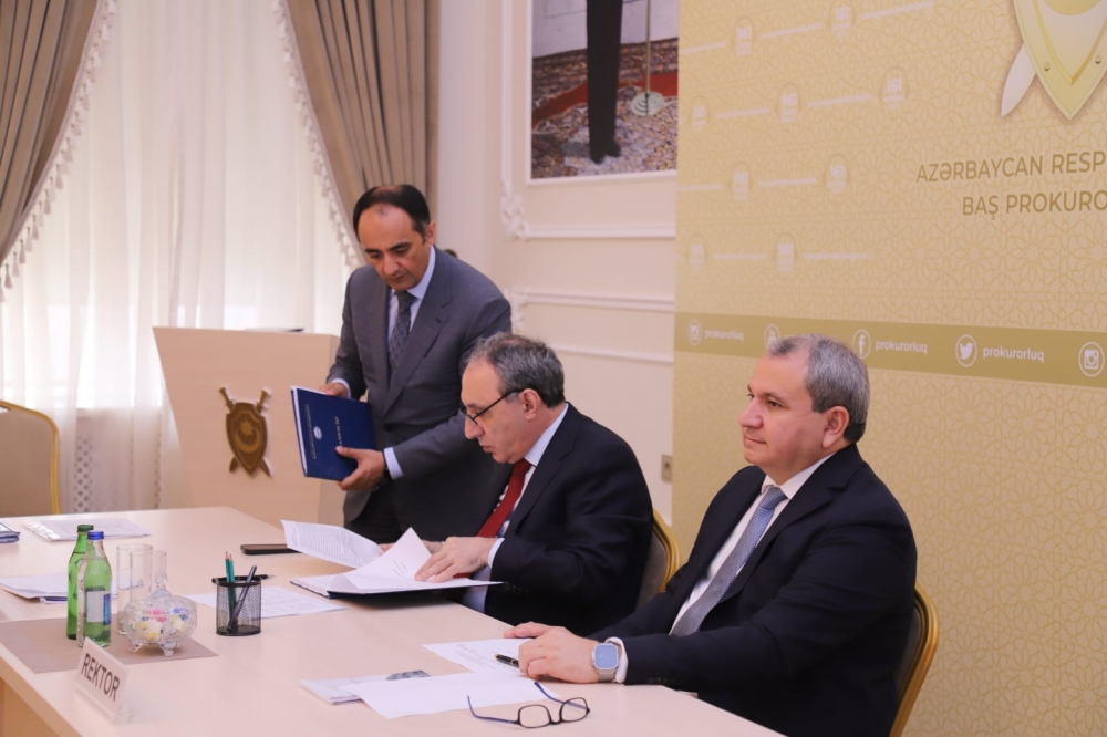 Baş prokuror tələbələrin buraxılış işlərinin müdafiəsində - FOTO