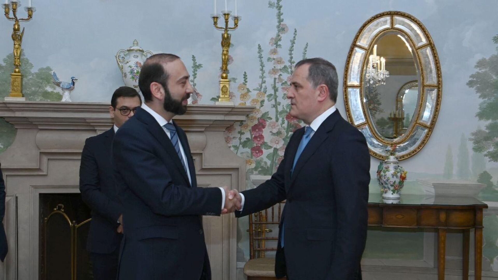 Ceyhun Bayramov bu gün yenidən Mirzoyanla görüşəcək