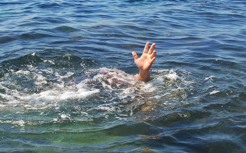 Batma təhlükəsi ilə üzləşən üç nəfər xilas edildi