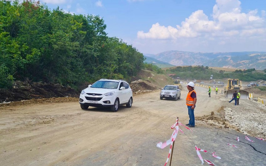 Selə görə bağlanan yolda hərəkət bərpa olundu