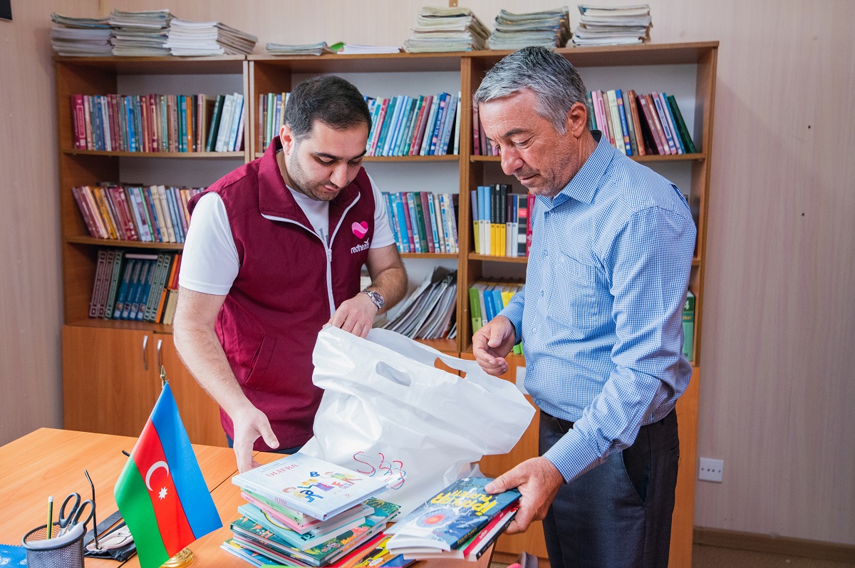 Qırmızı Ürəklər Fondundan “Kitab Gəzər” layihəsinə dəstək - FOTO