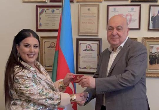 Elza Seyidcahan Yazıçılar Birliyinə üzv oldu