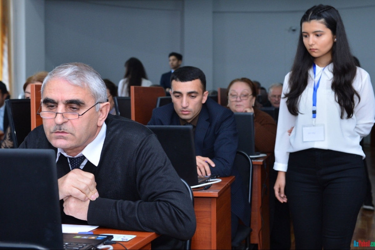 Direktor olmaq istəyənlər imtahan verir