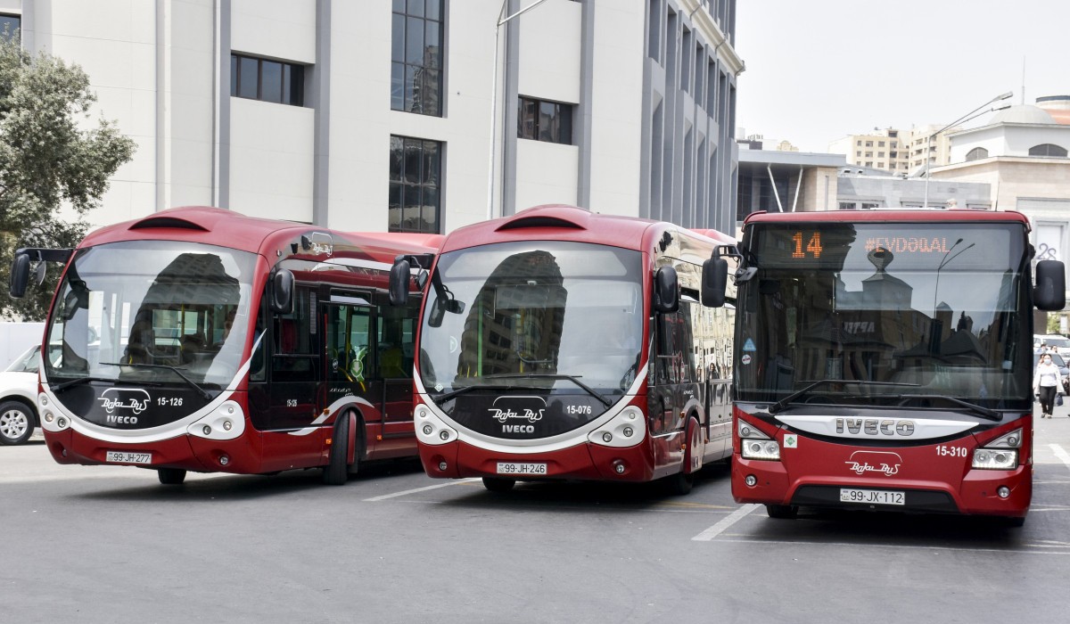 130-a yaxın avtobus tıxacda gözləyir
