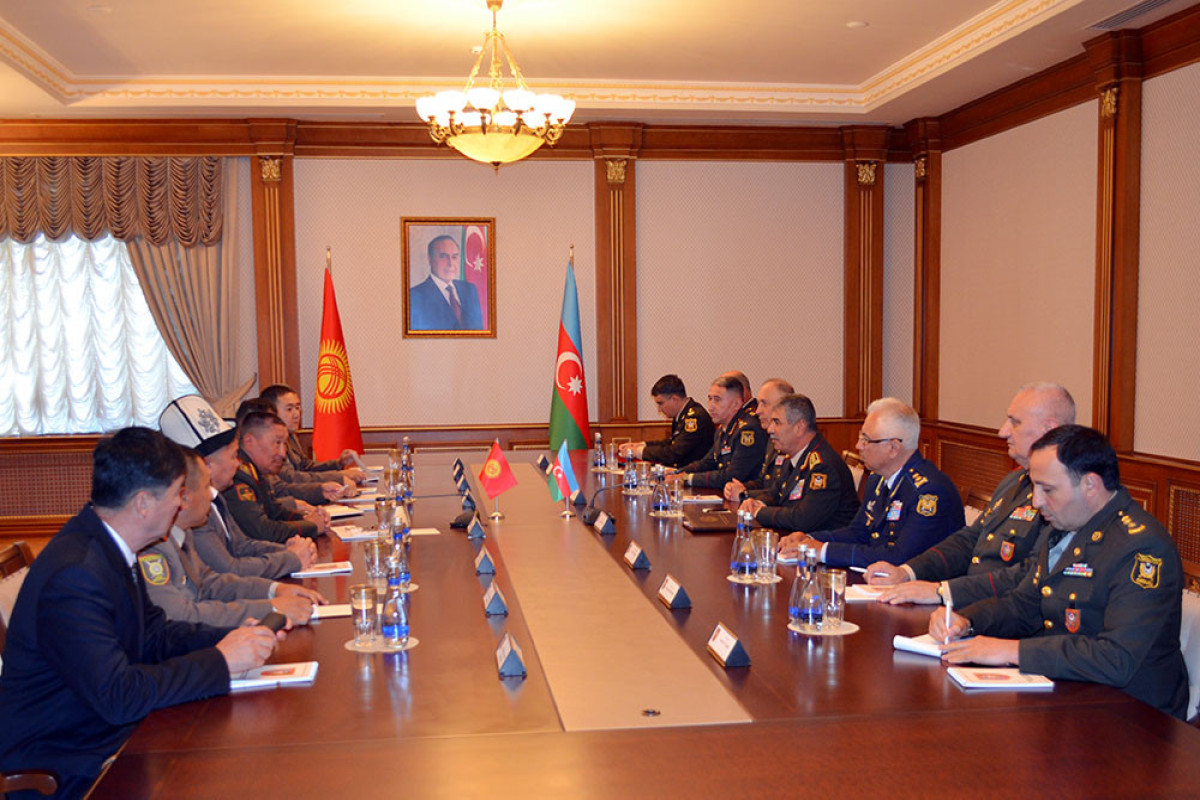 Zakir Həsənov qırğız həmkarı ilə danışıqlar apardı 