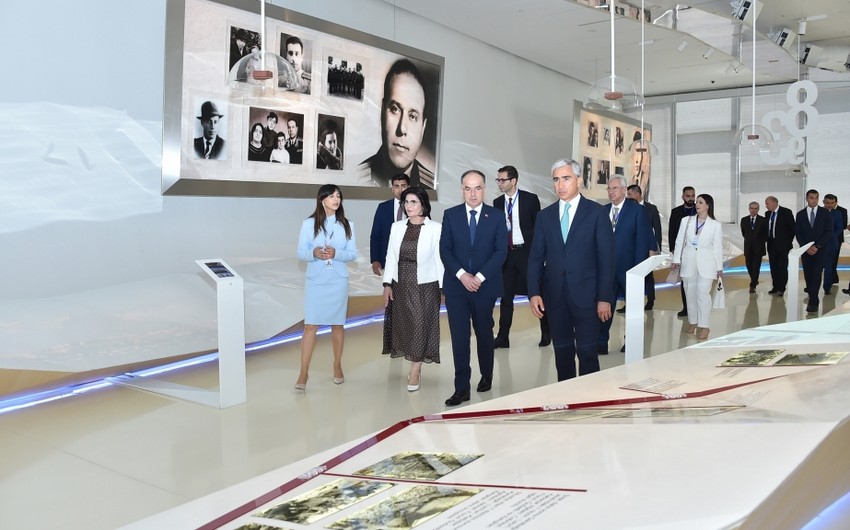 Albaniya Prezidenti və xanımı Heydər Əliyev Mərkəzində
