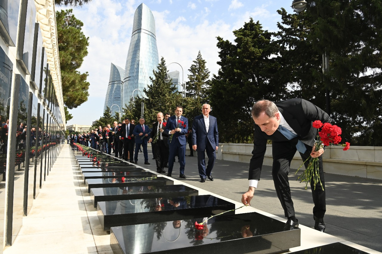 Diplomatlar Şəhidlər Xiyabanını ziyarət etdilər