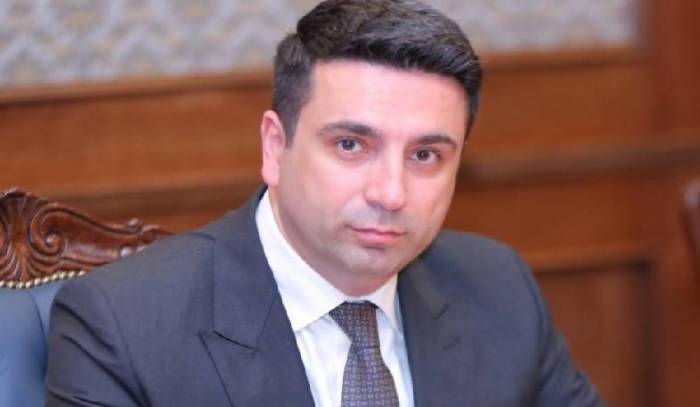 Erməni spiker Fransaya yola düşdü